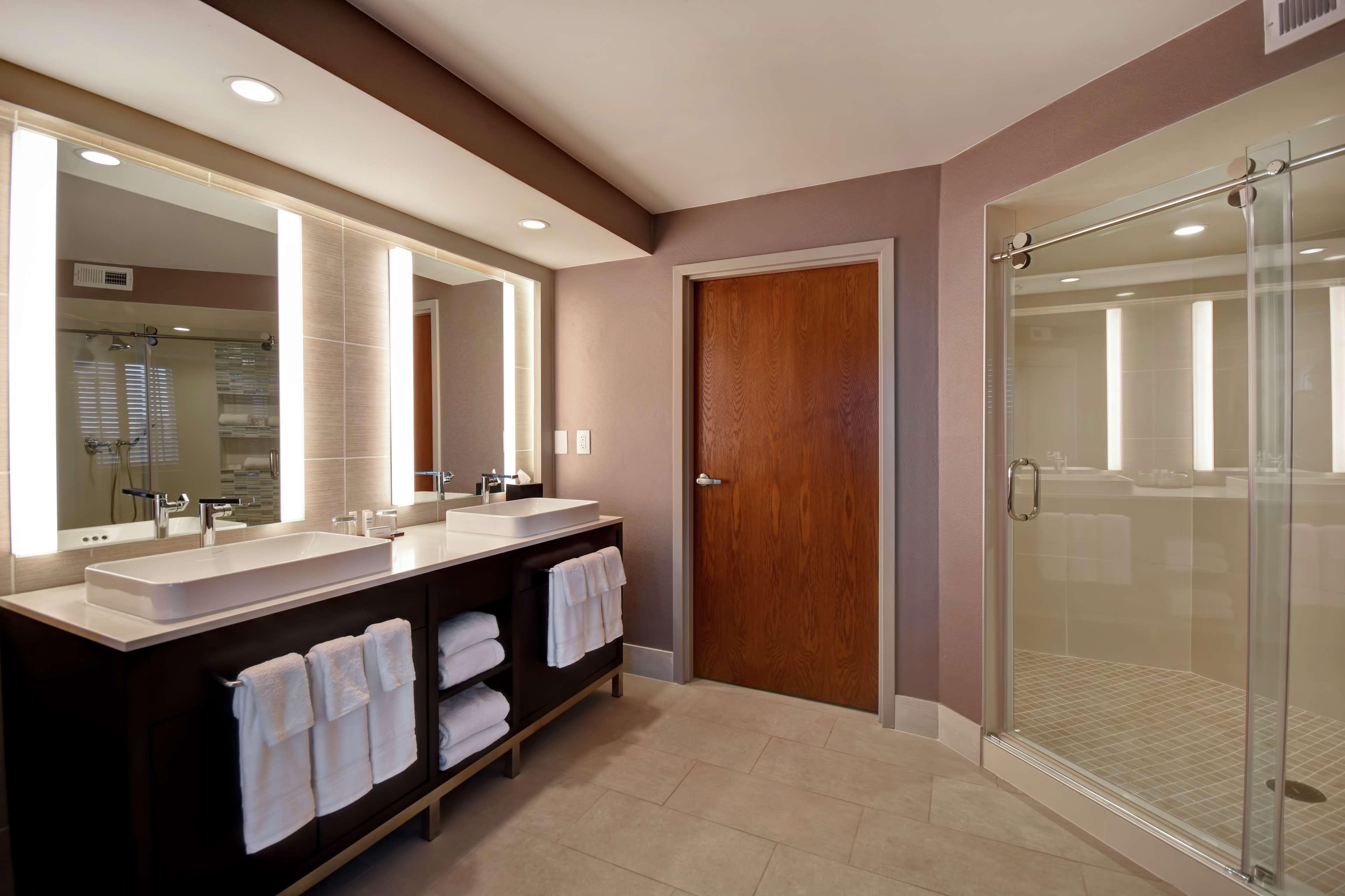 Embassy Suites By Hilton Raleigh Durham Research Triangle Кэри Экстерьер фото