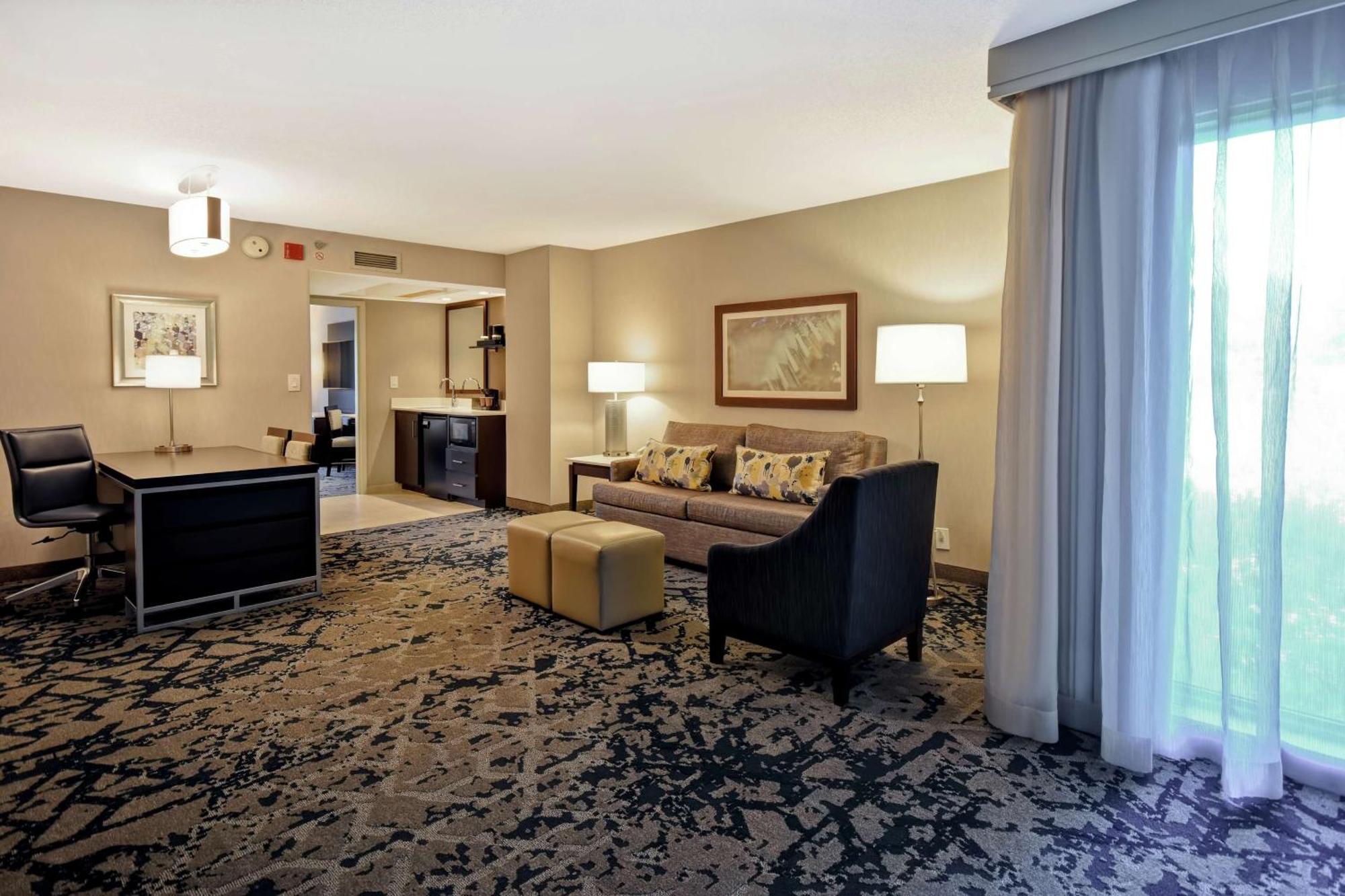 Embassy Suites By Hilton Raleigh Durham Research Triangle Кэри Экстерьер фото